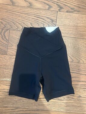 aerie Black High-Rise V-Waist Bike Shorts - Sleek Mid-Thigh